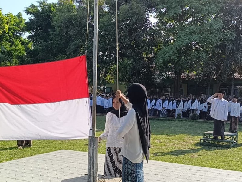 MTsN 3 Nganjuk Gelar Upacara Hari Santri 2026, “Kobarkan Semangat Santri Menguatkan Negeri”